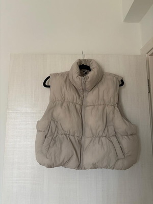 H&M Women's Sleeveless Jacket Like New, Size Large, Beige