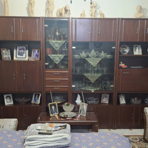 Composite unit like new with 2 display cabinets