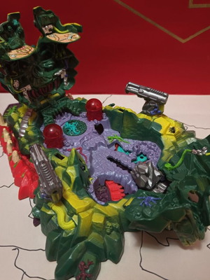 Mighty Max Storms Dragon Island like new