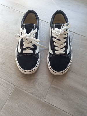Vans Off The Wall Unisex Shoes Like New, Size 38, Black