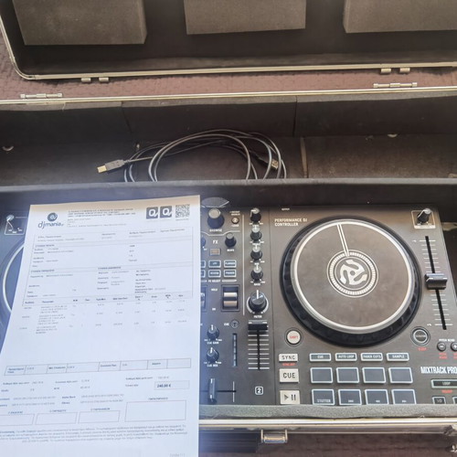 Numark Mixtrack Pro FX DJ controller like new