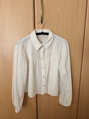Zara white romantic shirt like new, slim fit
