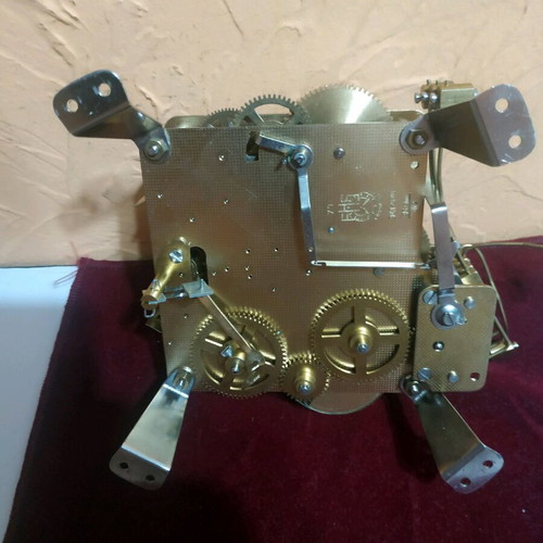 Wall clock mechanism like new with 6 hammers, gold color