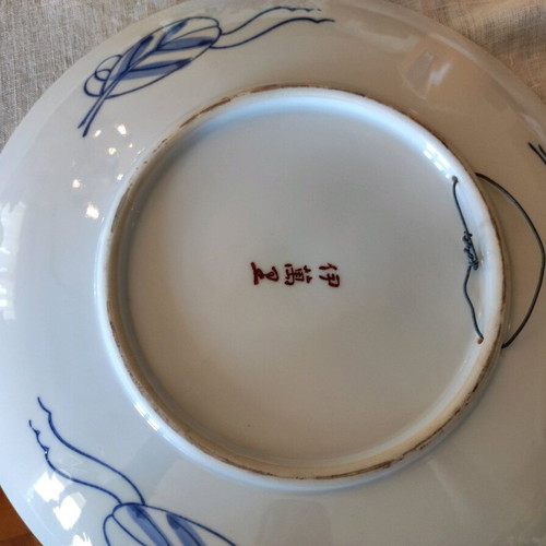 Imari porcelain plates set of 2 like new with gold details