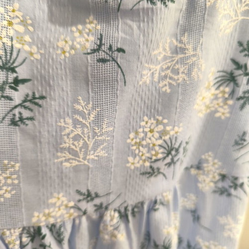 Girls' dress with ruffles and white flowers size 6, like new, turquoise