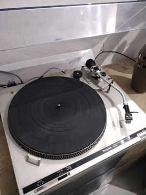 Technics SL-b2 turntable like new with cartridge