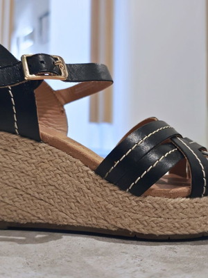 Clarks Sabina Strap orthopedic leather sandals size 38 like new, black
