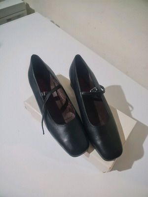 Leather pumps like new, size 40, black