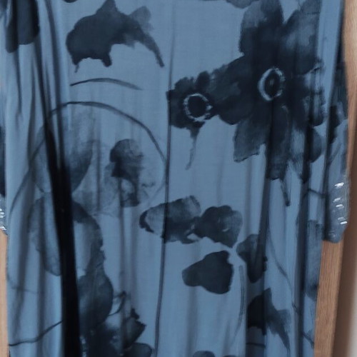 Oversized women's blouse tunic with floral pattern and sequins like new