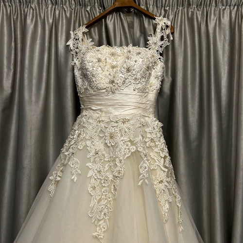 Justin Alexander wedding dress like new, beige ivory with guipure lace