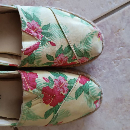 Toms Alpargata rope shoes used, yellow hibiscus print, size 36.5