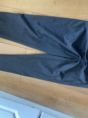 Black leggings used, enhances buttocks
