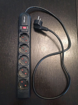 Πολύπριζο ασφαλείας με διακόπτη Trust μεταχειρισμένο