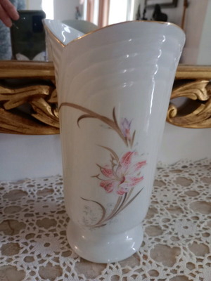Porcelain vase vintage new
