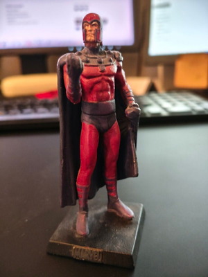 Eaglemoss Marvel Classic Magneto with magazine like new