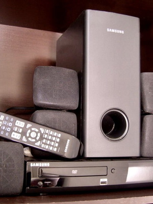 Samsung HT-Z120 Home Cinema 5.1 system like new