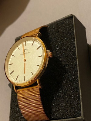 Daniel Wellington rose gold women's watch like new, minimal
