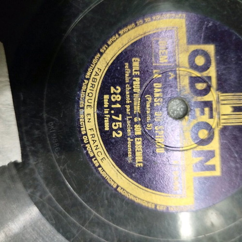 Gramophone records used with foreign songs
