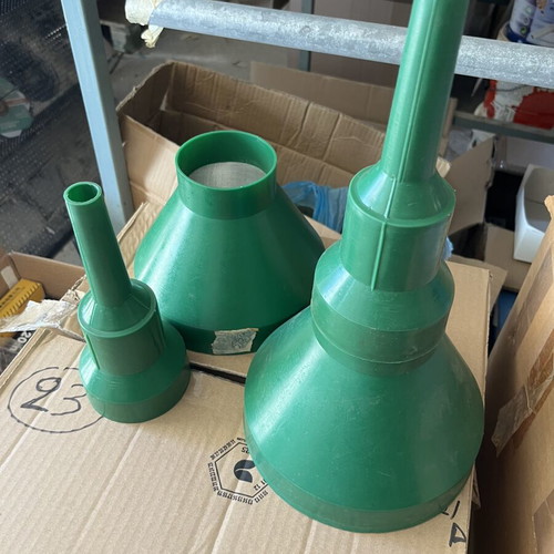 Plastic funnels pack of 2, green