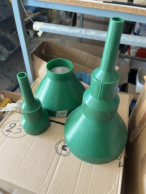 Plastic funnels pack of 2, green