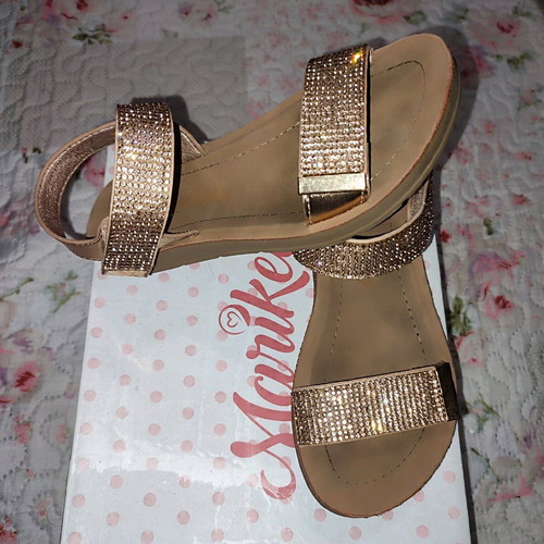 Children's sandals size 29 like new, gold