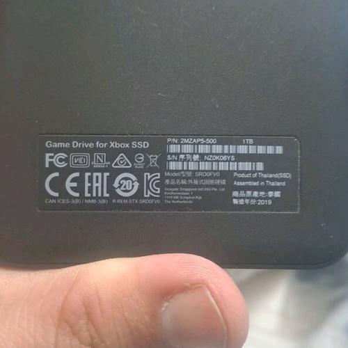 Xbox One S 1TB σαν καινούριο με 3 χειριστήρια, κάμερα και καλώδιο HDMI