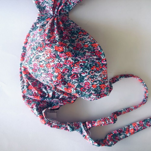 Reef bikini top new, colorful with small flowers, size 6XL