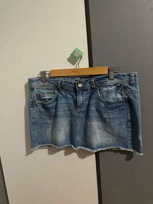 Bershka denim skirt like new, size 40, blue