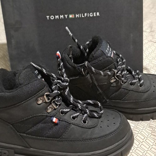 Tommy Hilfiger boots with laces and zipper like new, black, size 30