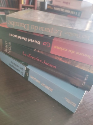 French mystery and adventure books like new, pack of 4, large size