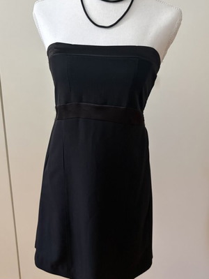 Strapless black dress satin belt like new, sizes S/M