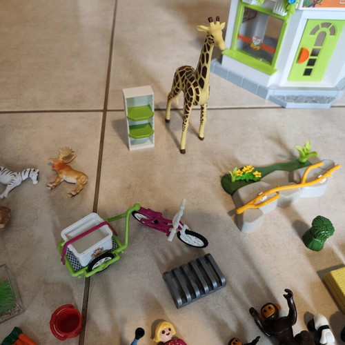 Playmobil Family Fun Veterinary Clinic used