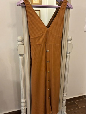 Midi ελαστικό φόρεμα Bershka σαν καινούργιο, μπεζ καφέ, μέγεθος S