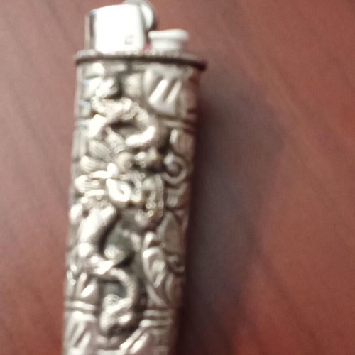 Vintage carved lighter case like new, from 1980