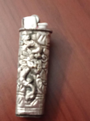 Vintage carved lighter case like new, from 1980
