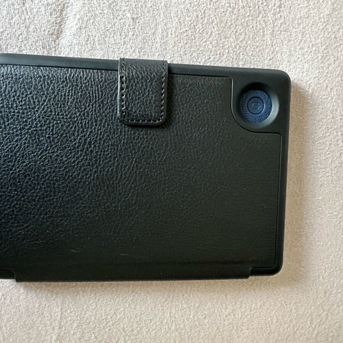 Tolino Shine 4 E-Book Reader with 6" Touchscreen 16GB and Case Charger like new