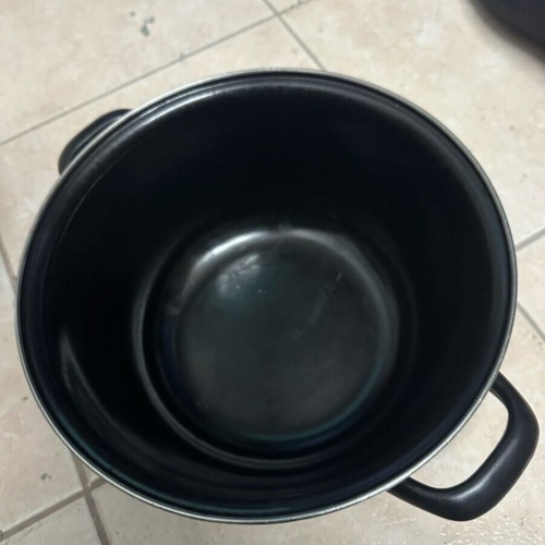 Linea Europa cookware set with pot, 2 pans and lids, new unused