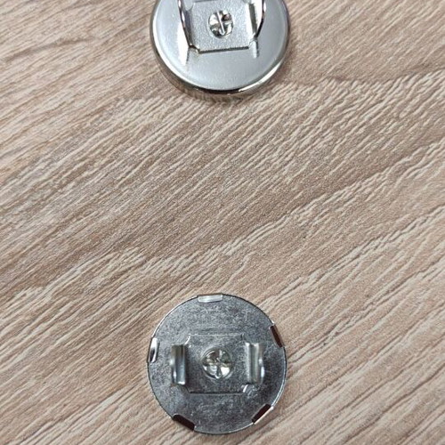 Strong magnet with legs new in various colors
