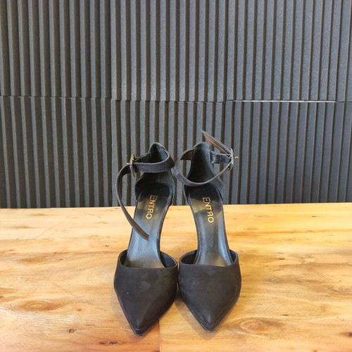 Entro pumps size 37 like new, black leather interior, suede exterior