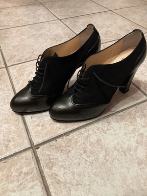 Vavoulas leather evening shoes size 38 like new, black, laced