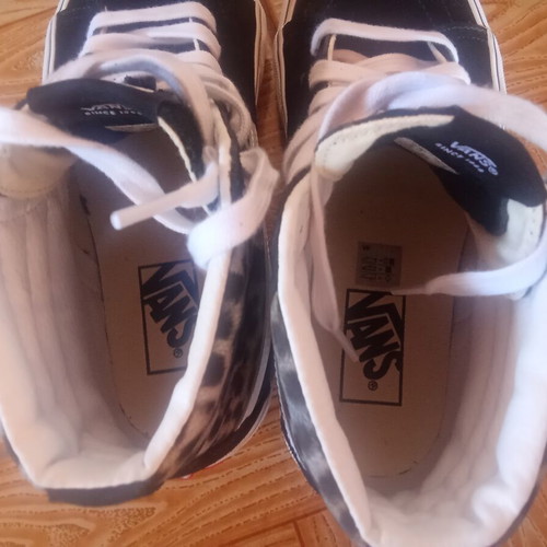 Vans boots size 38 like new black and white