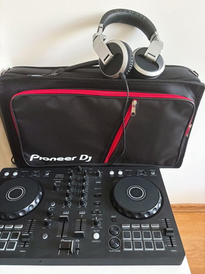 Pioneer DJ DDJ-FLX4 controller with HDJ-X5 headphones and soft case new
