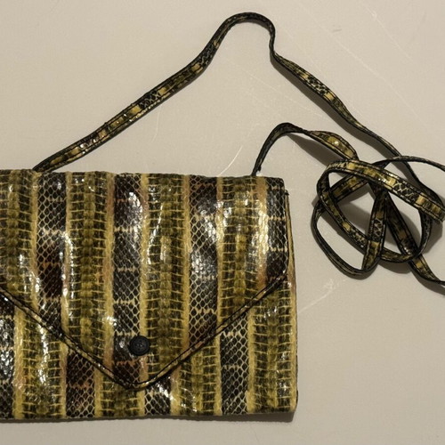 BCBG purse crossbody like new, green