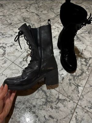Bullboxer vegan leather ankle boots like new, size 39, black