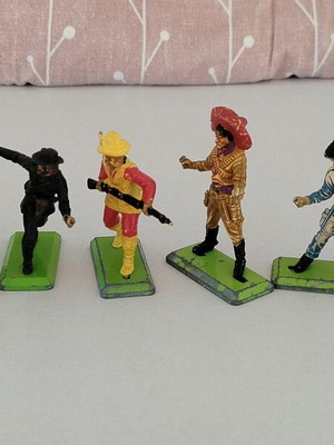 Britains cowboy and Indian soldier figures set
