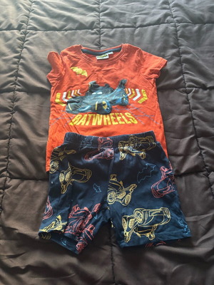 Batman short sleeve shirt and shorts set used, orange, age 3-4