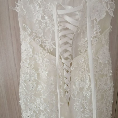 Boutique lace women's wedding dress with transparent back, size L