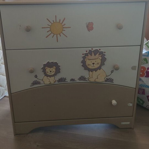 Children's dresser used, beige and white with lion designs