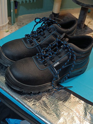 Delivery shoes size 41 new, black
