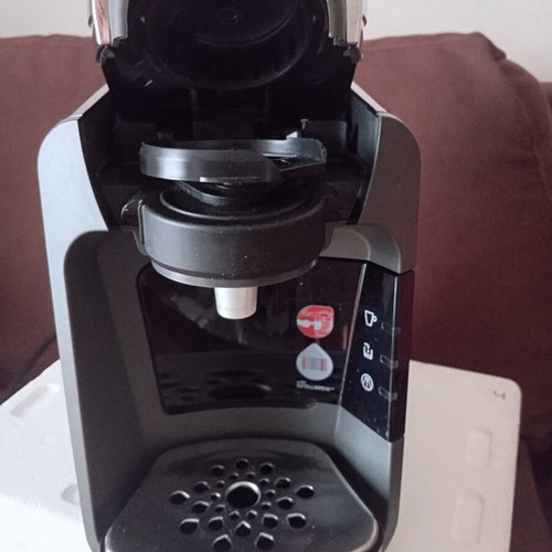 Tassimo Bosh coffee maker with 40 capsules